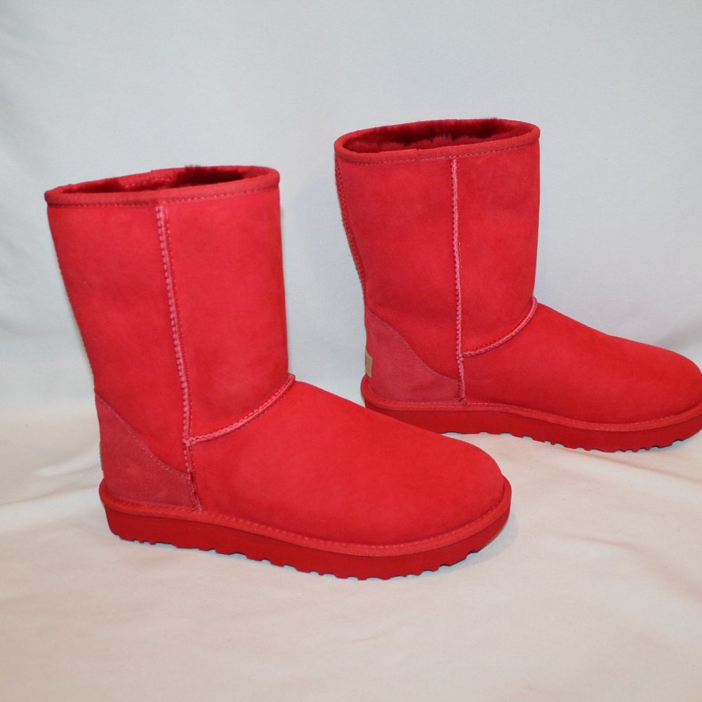 NIB UGG WOMEN'S CLASSIC SHORT WATER RESISTANT SUEDE SHEARLING‎ WINTER BOOTS RED - Picture 3 of 7